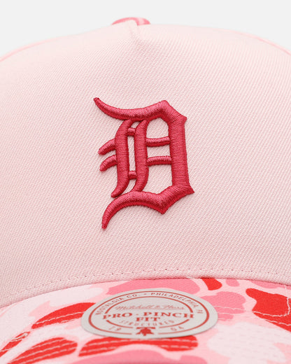 Mitchell & Ness Detroit Tigers 'Pink Camo' Pro Pinch Snapback Pink