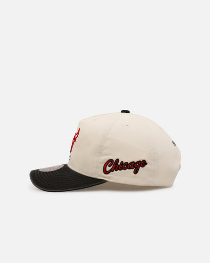 Mitchell & Ness Chicago Bulls 'Washed Cotton' Deadstock Snapback Off White