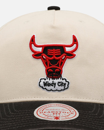 Mitchell & Ness Chicago Bulls 'Washed Cotton' Deadstock Snapback Off White