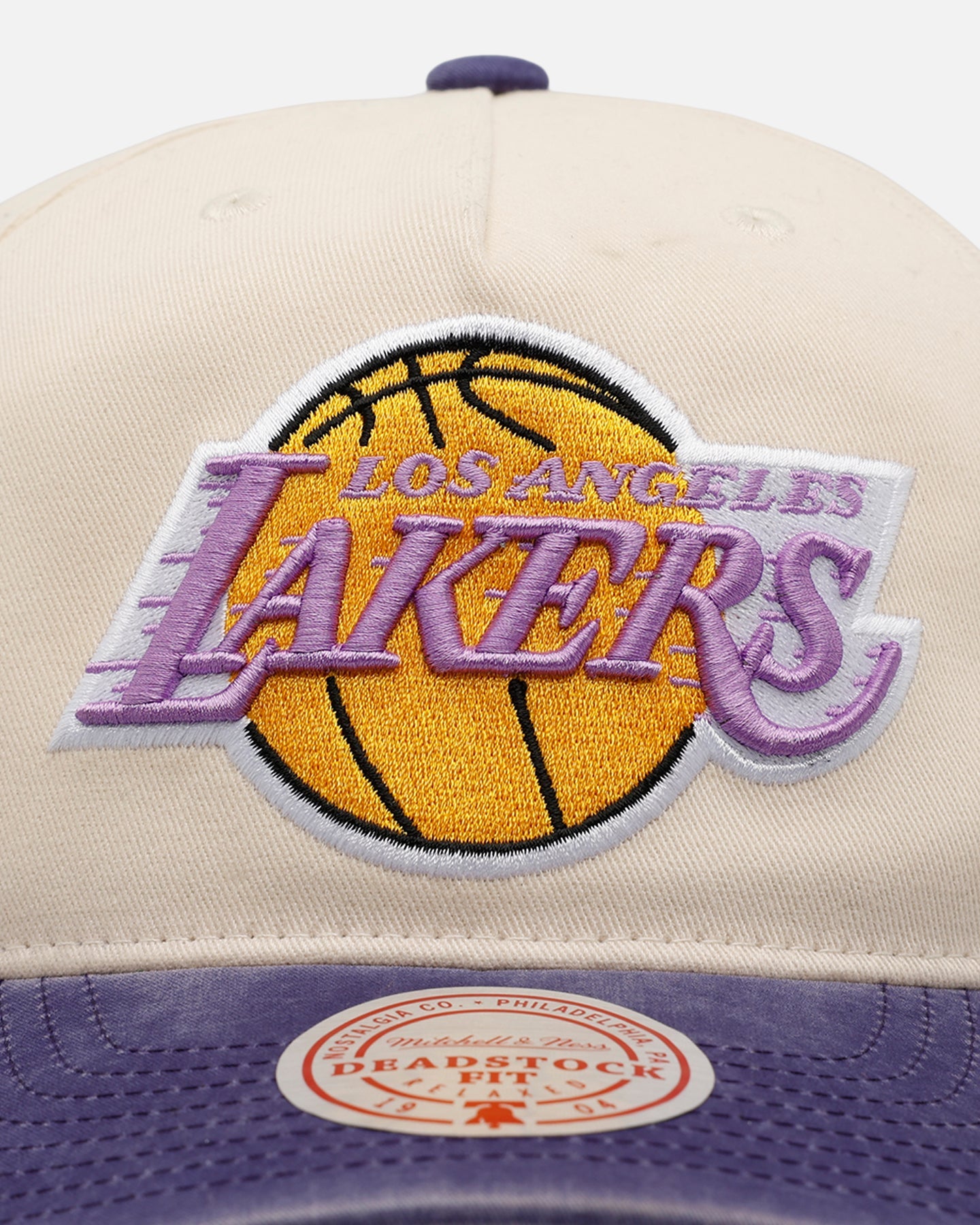 Mitchell & Ness Los Angeles Lakers 'Washed Cotton' Deadstock Snapback Off White