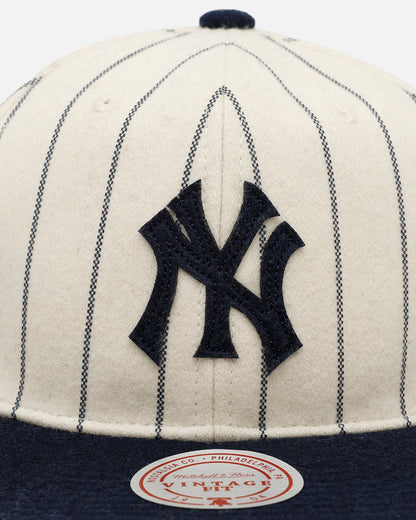 Mitchell & Ness New York Yankees 'Vintage Baseball' Vintage Fit Strapback Off White