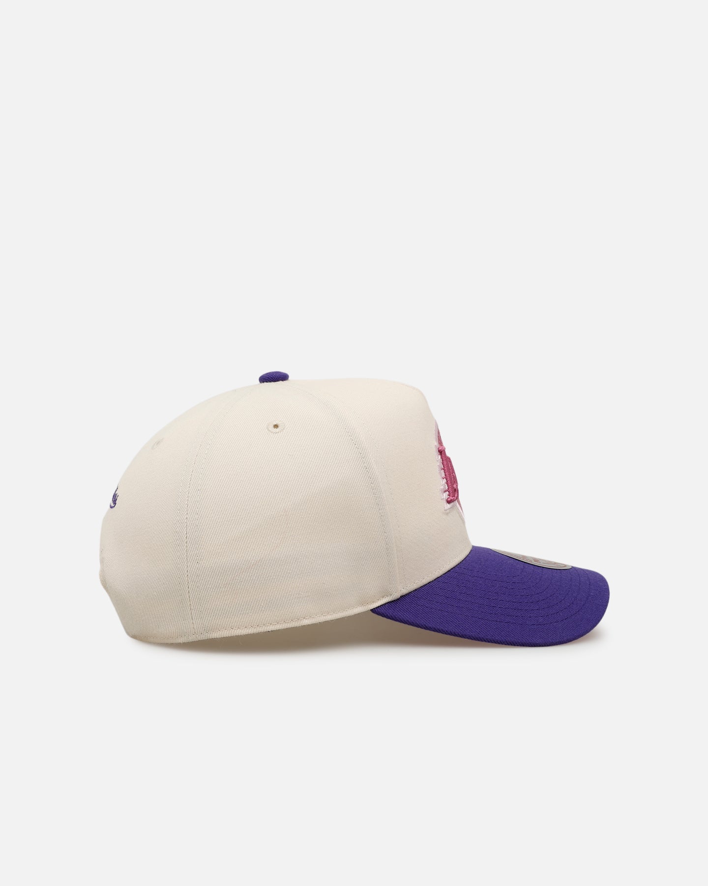 Mitchell & Ness Los Angeles Lakers 'Pink Team Logo' Pro Pinch Snapback Off White