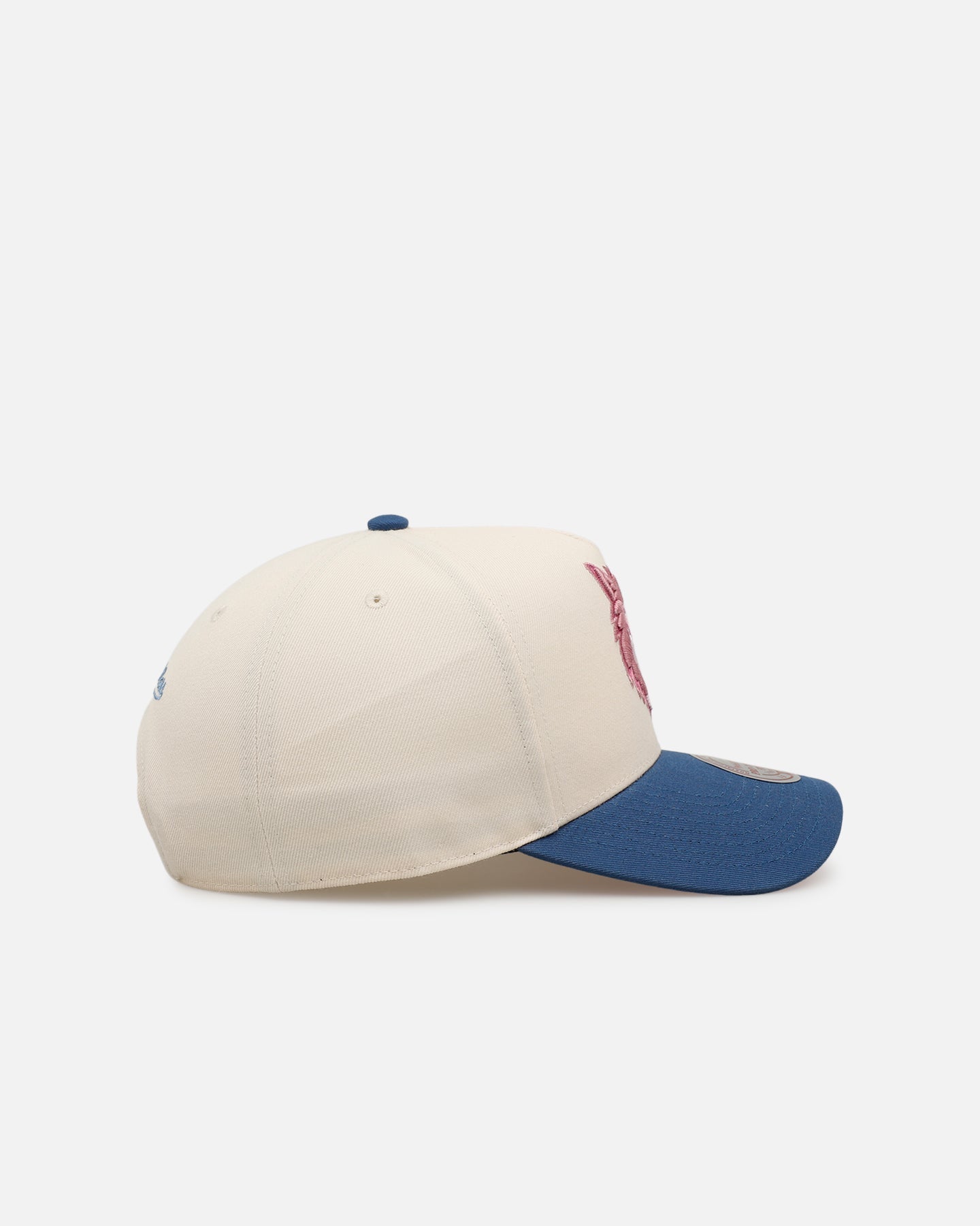 Mitchell & Ness Minnesota Timberwolves 'Pink Team Logo' Pro Pinch Snapback Off White