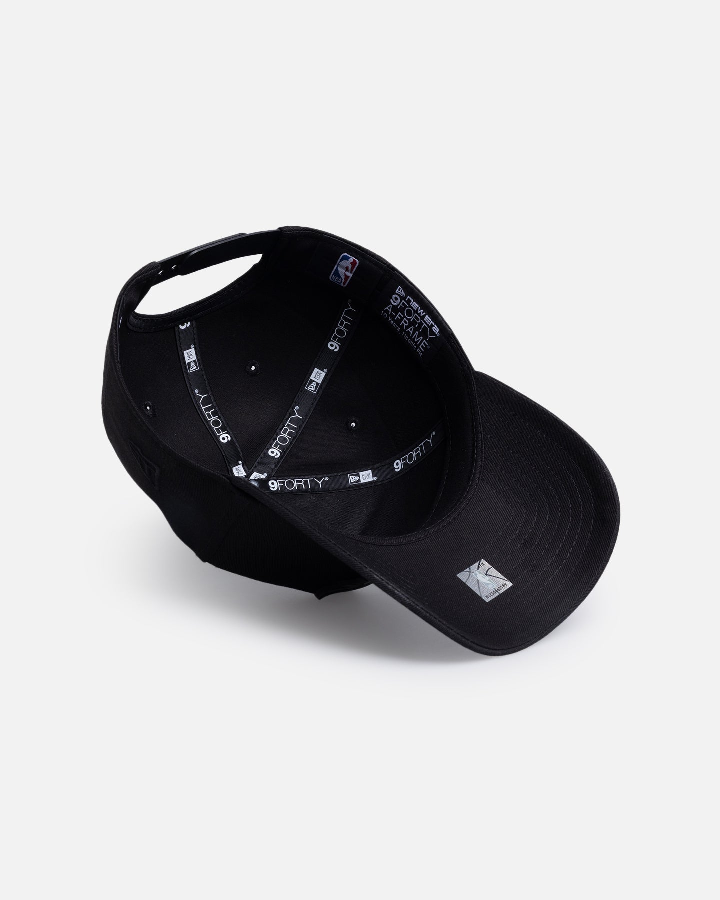 AVILA New Era Chicago Bulls 'Black Metal Badge' 9FORTY
