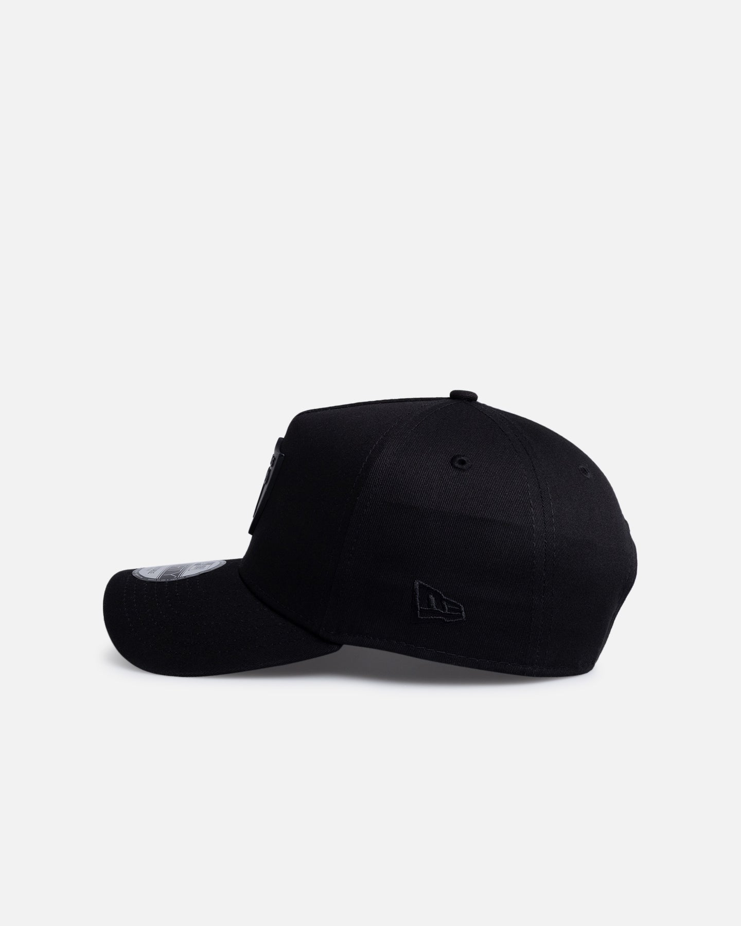 AVILA New Era Las Vegas Raiders 'Black Metal Badge' 9FORTY