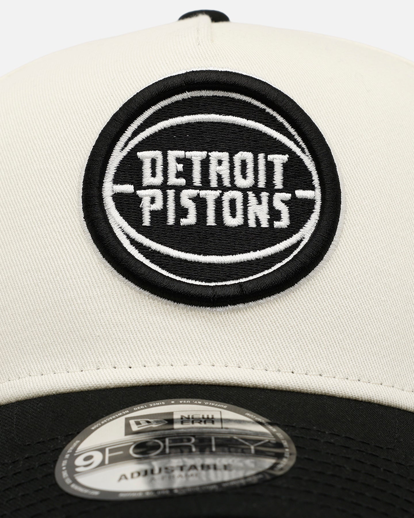 New Era Detroit Pistons 'Easy Chrome Black' 9FORTY A-Frame Snapback Chrome/Black