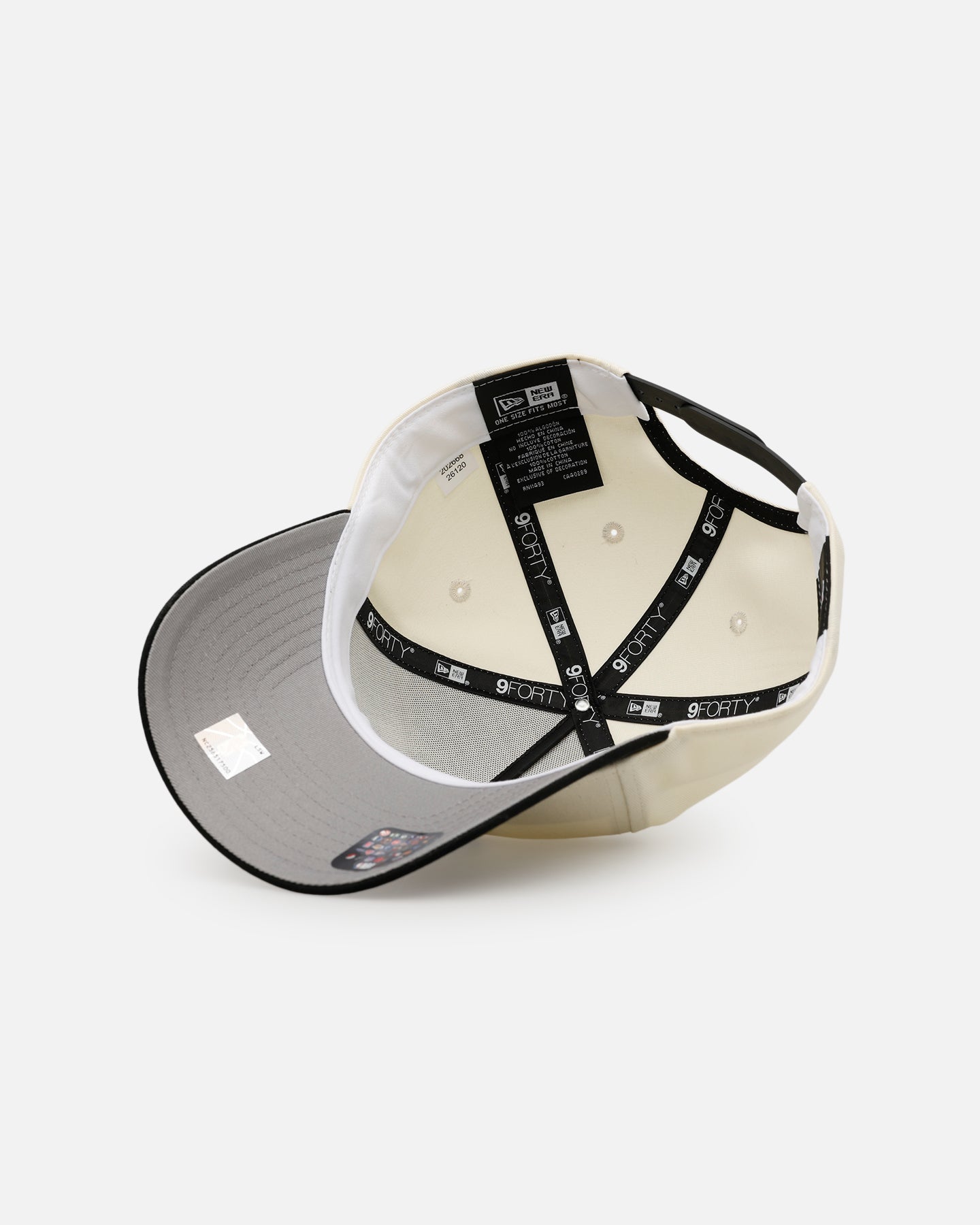 New Era Detroit Pistons 'Easy Chrome Black' 9FORTY A-Frame Snapback Chrome/Black