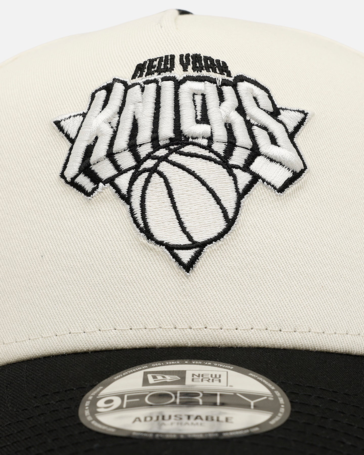 New Era New York Knicks 'Easy Chrome Black' 9FORTY A-Frame Snapback Chrome/Black