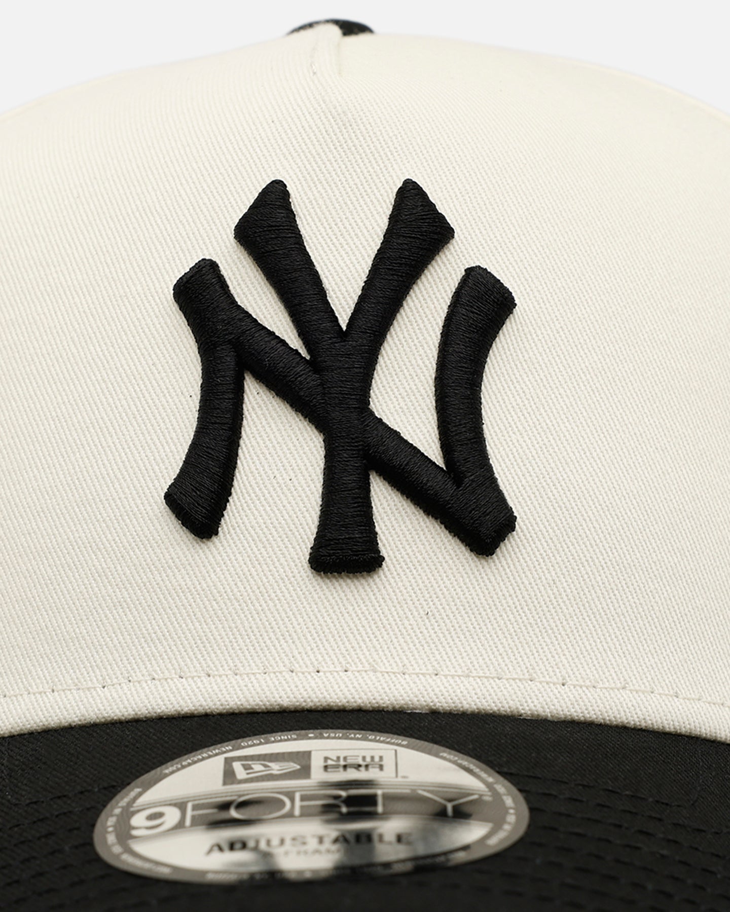 New Era New York Yankees 'Easy Chrome Black' 9FORTY A-Frame Snapback Chrome/Black