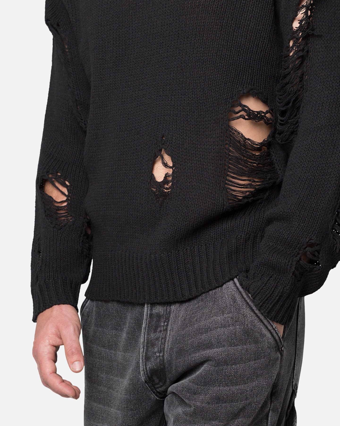 AVILA MNML Distressed Sweater Black