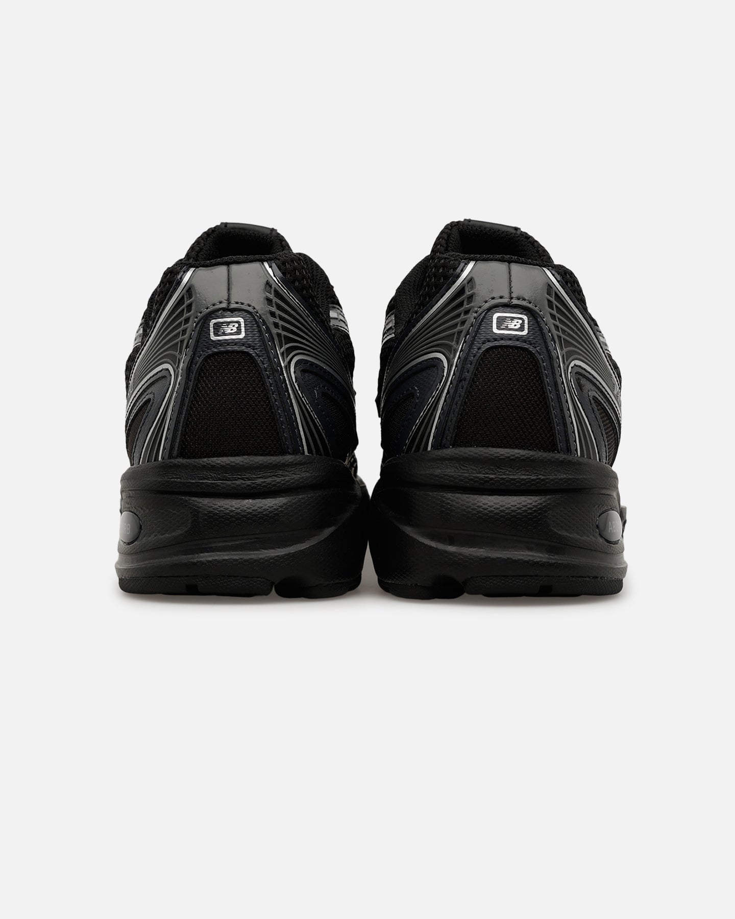 New Balance 740 Black/Silver