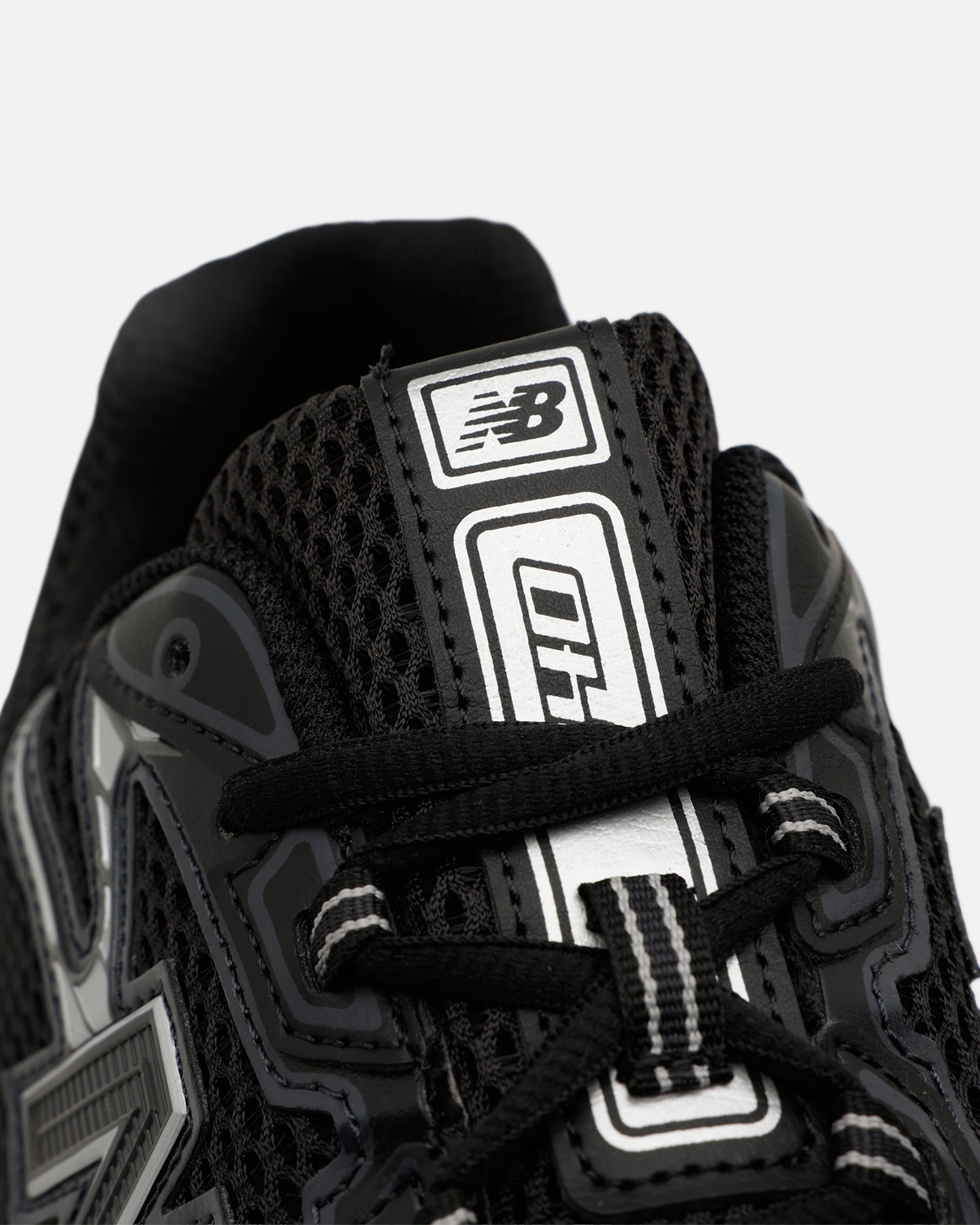 New Balance 740 Black/Silver