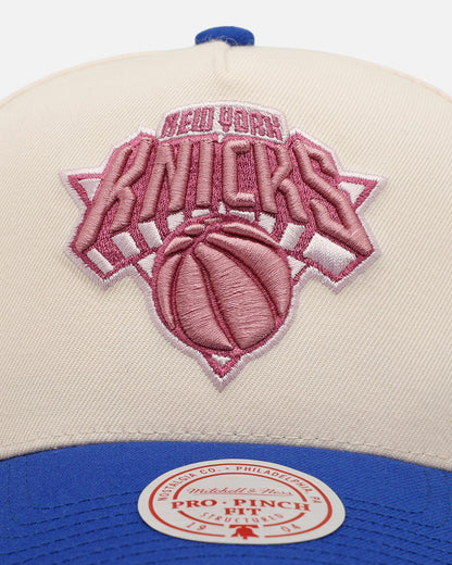 Mitchell & Ness New York Knicks 'Pink Team Logo' Pro Pinch Snapback Off White