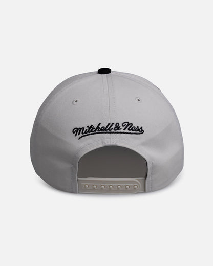 Mitchell & Ness Las Vegas Raiders 'Super Bowl Champions Origin' Deadstock Snapback White
