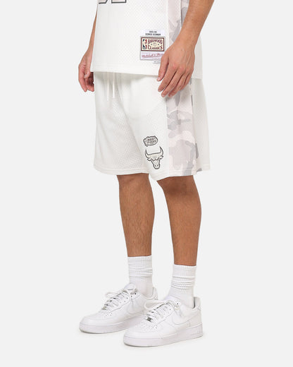Mitchell & Ness Chicago Bulls Snow Camo Authentic Mesh Shorts White