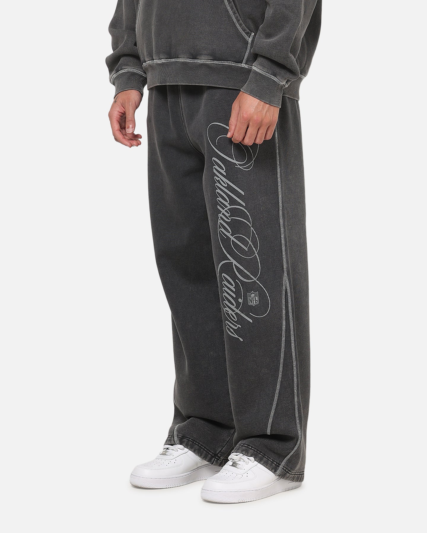 Mitchell & Ness Las Vegas Raiders Star Script Relaxed Track Pants Washed Black