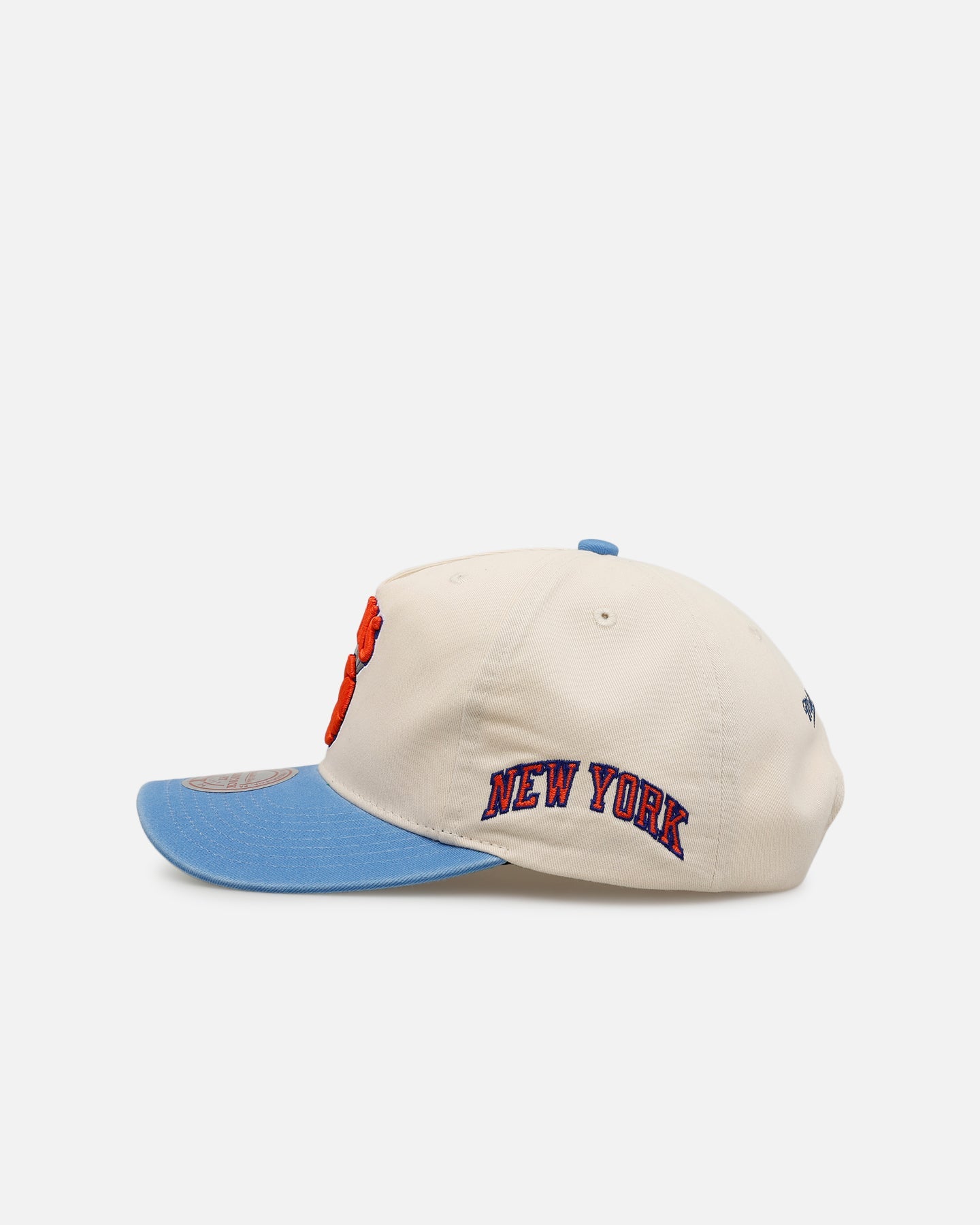Mitchell & Ness New York Knicks 'Washed Cotton' Deadstock Snapback Off White
