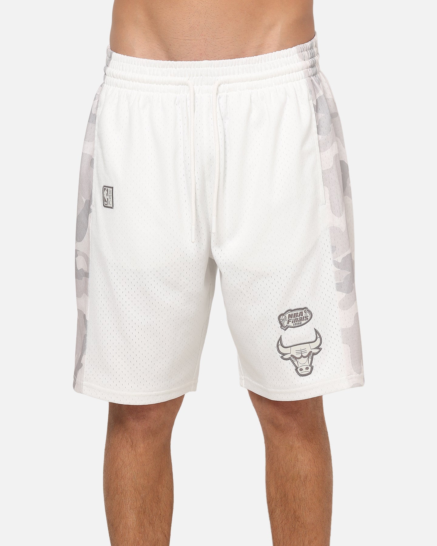 Mitchell & Ness Chicago Bulls Snow Camo Authentic Mesh Shorts White